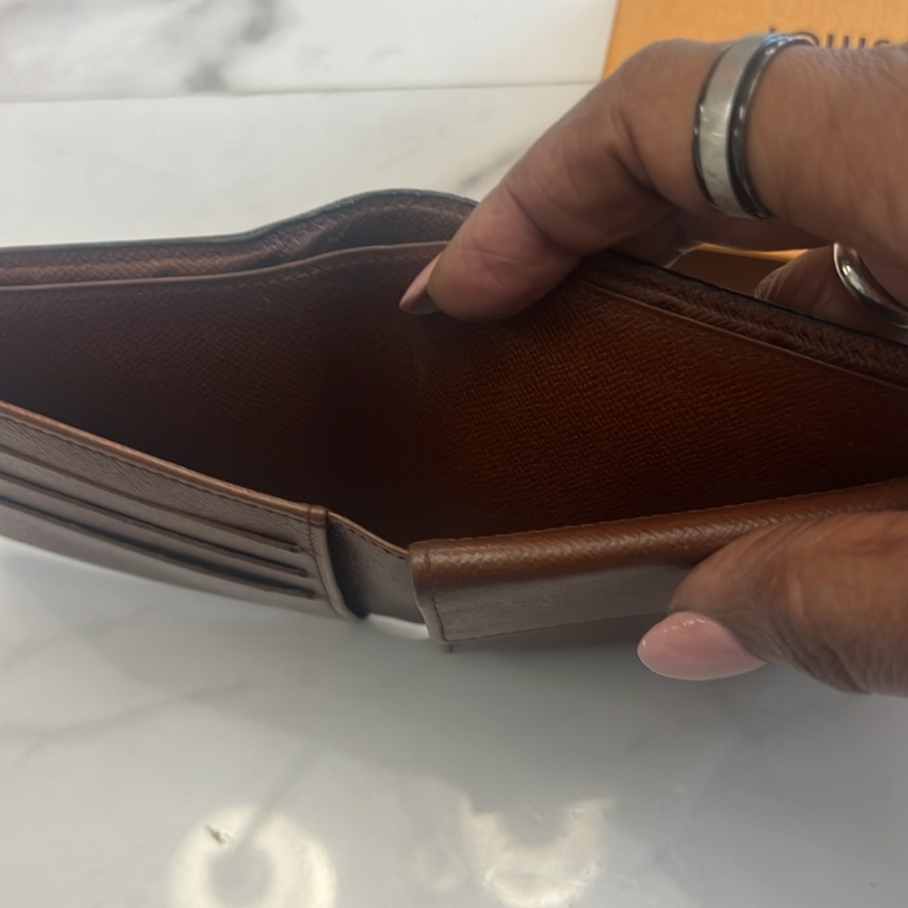 Louis Vuitton Mens Wallet - Picture 5 of 8